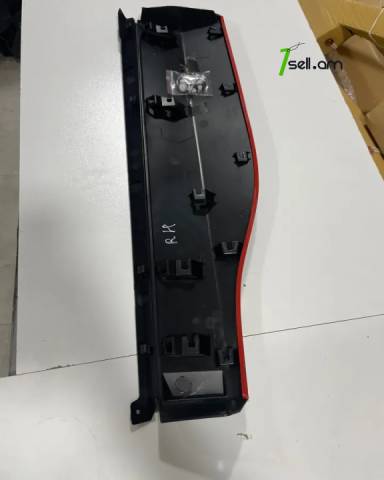 Toyota RAV4 հետևի դռան կանթ