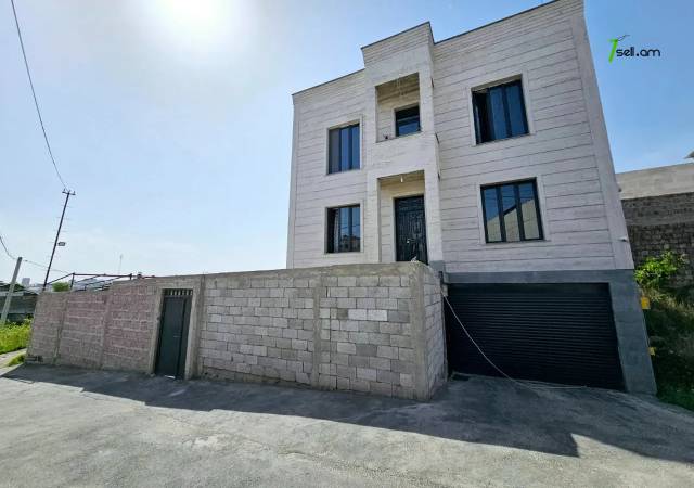 Երեք հարկանի տուն, Թումանյան թաղամաս Ավանում, 630 ք.մ., 3+ սանհանգույց, կապիտալ վերանորոգված