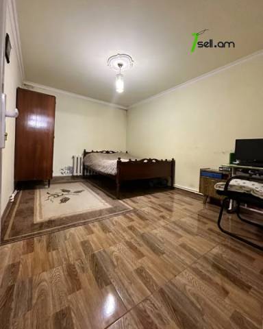 Երեք հարկանի քարե տուն 1-ին փողոցում Զովունիում, 800 ք.մ., 3+ սանհանգույց, կապիտալ վերանորոգված