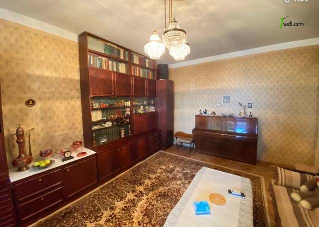 3 սենյականոց բնակարան Մալյան փողոցում, 81 ք.մ., 2 սանհանգույց, մի քանի պատշգամբ, նախավերջին հարկ