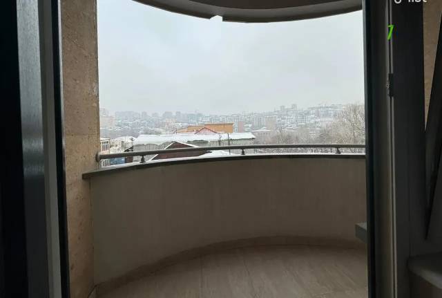 4 սենյականոց բնակարան նորակառույց շենքում Դերենիկ Դեմիրճյանի փողոցում, 181 քմ, 4/11 հարկ