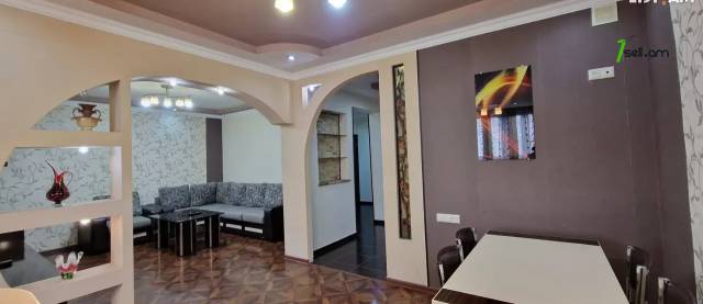 3 սենյականոց բնակարան Սայաթ-Նովայի պողոտայում, 90 ք.մ., 2 սանհանգույց, 6/10 հարկ, եվրովերանորոգված