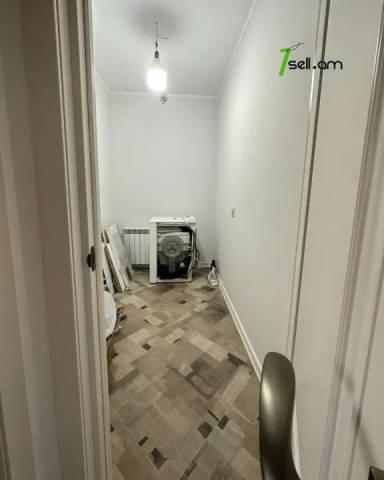 3 սենյականոց բնակարան Կոմիտասի պողոտայում, 88 ք.մ., 3/9 հարկ, կապիտալ վերանորոգված, քարե շենք