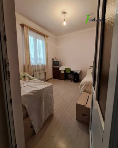 Երկու հարկանի քարե տուն Մայիսի 9-ի փողոցում Շենգավիթում, 300 ք.մ., 2 սանհանգույց