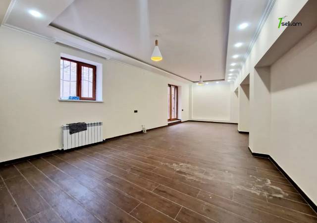 Երեք հարկանի քարե տուն Արաբկիրի 17-րդ փողոցում Արաբկիրում, 200 ք.մ., 3+ սանհանգույց