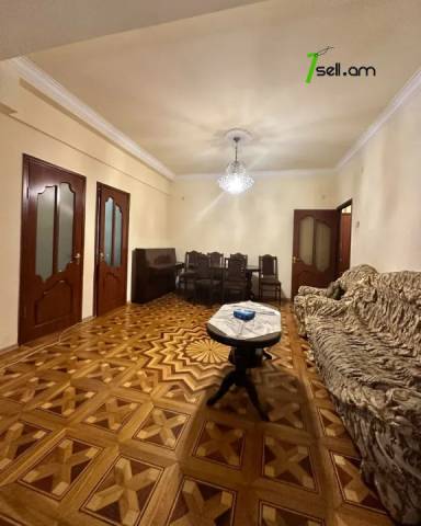 3 սենյականոց բնակարան Դերենիկ Դեմիրճյանի փողոցում, 70 քմ, 3/10 հարկ, կապիտալ վերանորոգված