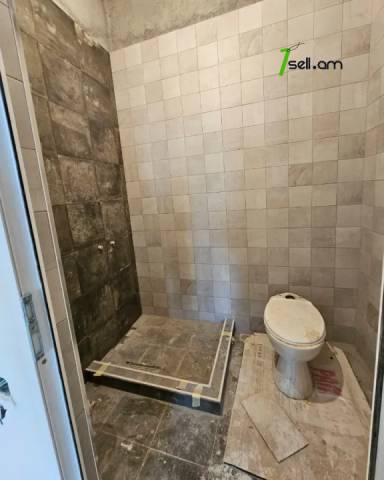 6 սենյականոց բնակարան նորակառույց շենքում Սարի Թաղ 7-րդ փողոցում, 191 ք.մ., 3+ սանհանգույց