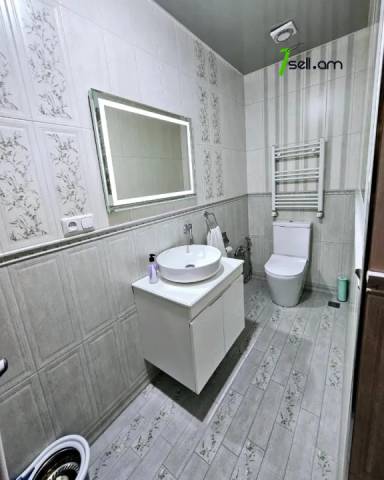 Երեք հարկանի տուն, Թումանյան թաղամաս Ավանում, 630 ք.մ., 3+ սանհանգույց, կապիտալ վերանորոգված