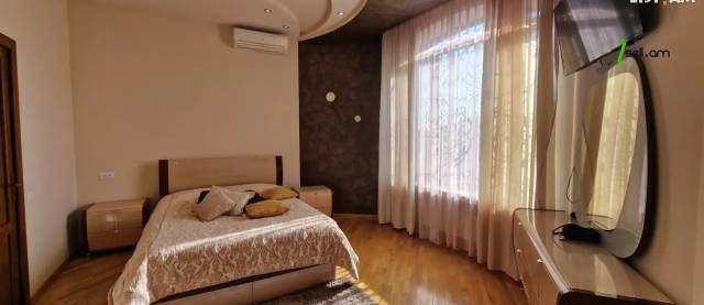 Երկու հարկանի քարե տուն Աջափնյակում, 360 ք.մ., 3+ սանհանգույց, եվրովերանորոգված