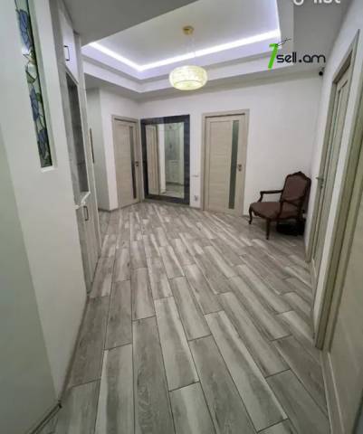 4 սենյականոց բնակարան նորակառույց շենքում Ադոնցի փողոցում, 120 ք.մ., 2 սանհանգույց, բարձր առաստաղներ