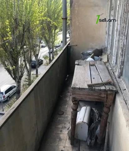 3 սենյականոց բնակարան Վահրամ Փափազյան փողոցում, 78 քմ, նախավերջին հարկ, քարե շենք