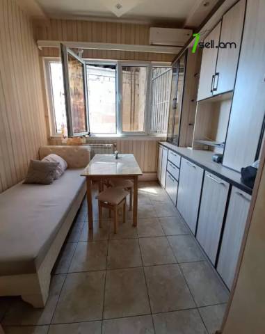 3 սենյականոց բնակարան Տիգրան Մեծի պողոտայում, 65 ք.մ., նախավերջին հարկ, կապիտալ վերանորոգված