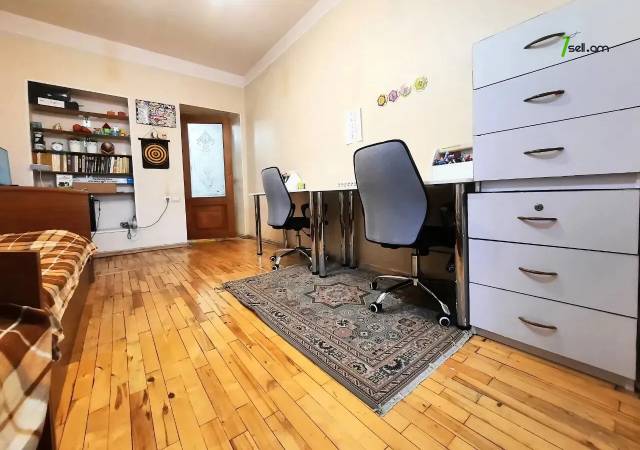 3 սենյականոց բնակարան Սարյանի փողոցում, 80 քմ, նախավերջին հարկ, կոսմետիկ վերանորոգում, քարե շենք