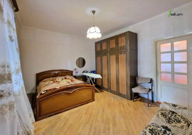 Երկու հարկանի քարե տուն Մարշալ Բաղրամյան պողոտայում կենտրոնում, 130 ք.մ., եվրովերանորոգված