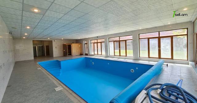 Չորս հարկանի քարե տուն Գարեգին Հովսեփյանի փողոցում Նորք Մարաշում, 2265 քմ, 3+ սանհանգույց