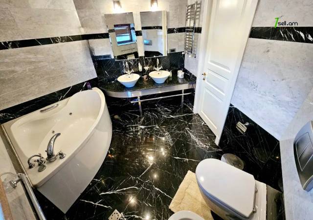 Երեք հարկանի տուն Արաբկիրում, 3200 ք.մ., 3+ սանհանգույց, մեծ հողամաս, կապիտալ վերանորոգված