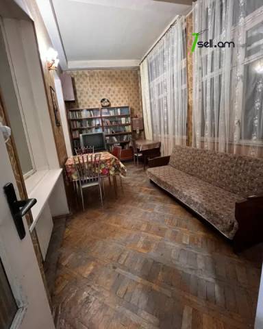 4 սենյականոց բնակարան Արամի փողոցում, 116 ք.մ., 2 սանհանգույց, մի քանի պատշգամբ, 2/5 հարկ, քարե շենք