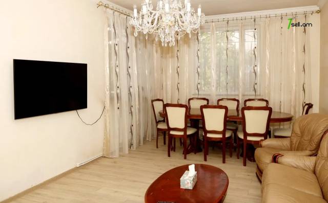 Երկու հարկանի քարե տուն Նոր-Արեշի 42 փողոցում Էրեբունիում, 700 ք.մ., 2 սանհանգույց