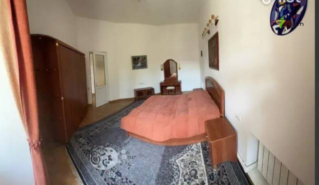 3 սենյականոց բնակարան Աբովյան փողոցում, 72 քմ, 2/4 հարկ, եվրովերանորոգված, քարե շենք