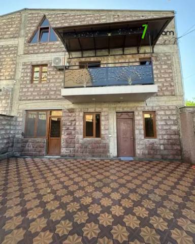 Երկու հարկանի քարե տուն Ռոմանոս Մելիքյանի փողոցում Մալաթիա Սեբաստիայում, 250 քմ, 2 սանհանգույց