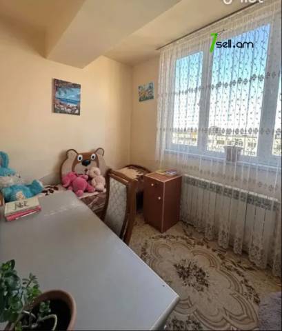 2 սենյականոց բնակարան Շիրազի փողոցում, 76 ք.մ., 10/14 հարկ, կապիտալ վերանորոգված