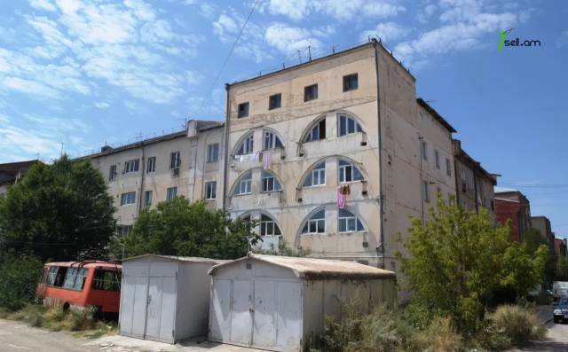 3 սենյականոց բնակարան Մովսես Խորենացու փողոցում, 76 ք.մ., նախավերջին հարկ, կապիտալ վերանորոգված