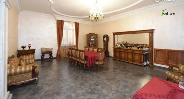 Երկու հարկանի տուն Վահան Տերյանի փողոցում Ավանում, 500 ք.մ., 3+ սանհանգույց, մեծ հողամաս