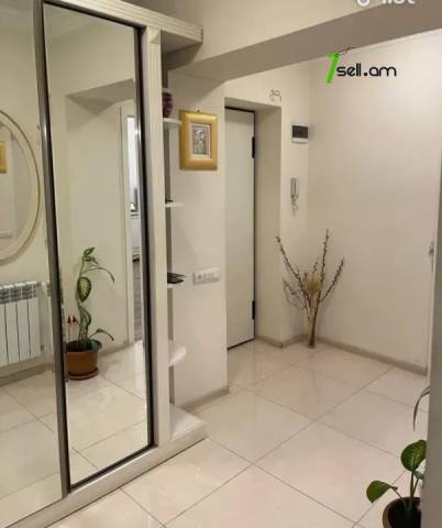 3 սենյականոց բնակարան Կոմիտասի պողոտայում, 95 ք.մ., բարձր առաստաղներ, եվրովերանորոգված, քարե շենք