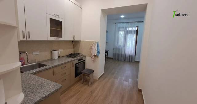 3 սենյականոց բնակարան Կոմիտասի պողոտայում, 110 քմ, 2/4 հարկ, 2 սանհանգույց, մի քանի պատշգամբ