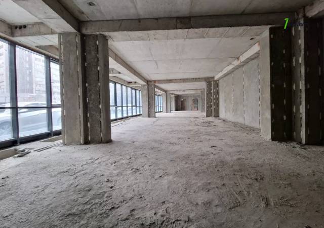 Բազմաֆունկցիոնալ գույք Դերենիկ Դեմիրճյանի փողոցում կենտրոնում, 241 ք.մ.