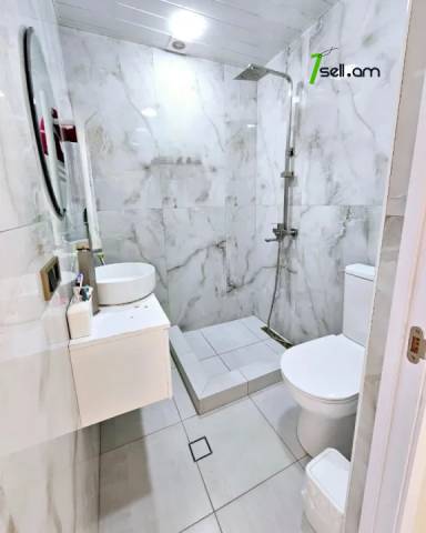 Երկու հարկանի տուն Մհեր Մկրտչյան փողոցում Ավանում, 580 ք.մ., 3+ սանհանգույց, կապիտալ վերանորոգված