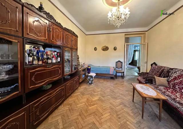 3 սենյականոց բնակարան, Vardanants Street, 105 ք.մ., բարձր առաստաղներ, 2/4 հարկ