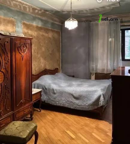 3 սենյականոց բնակարան Մխիթար Հերացու փողոցում, 91 ք.մ., 3/6 հարկ, մի քանի պատշգամբ, քարե շենք