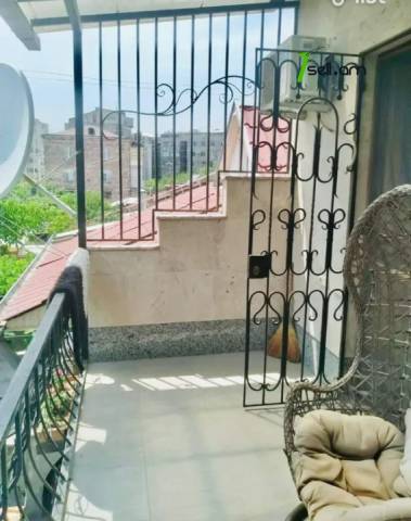 Երկու հարկանի քարե տուն Ալեք Մանուկյան փողոցում կենտրոնում, 185 ք.մ., 2 սանհանգույց