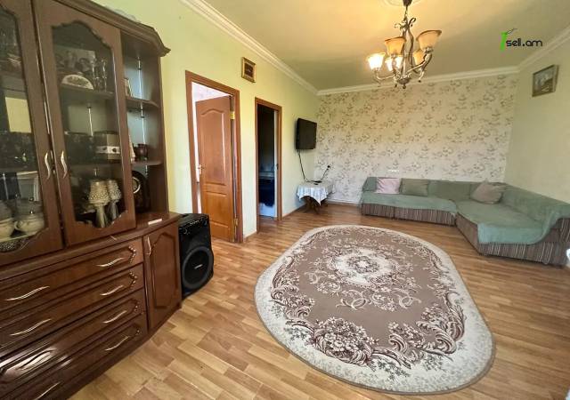 Մեկ հարկանի քարե տուն Զովունի 39 փողոցում Զովունիում, 330 ք.մ., կապիտալ վերանորոգված