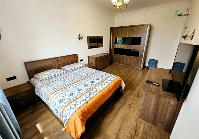 Երեք հարկանի քարե տուն Մելքումովի փողոցում Դավիթաշենում, 600 ք.մ., 3+ սանհանգույց, եվրովերանորոգված