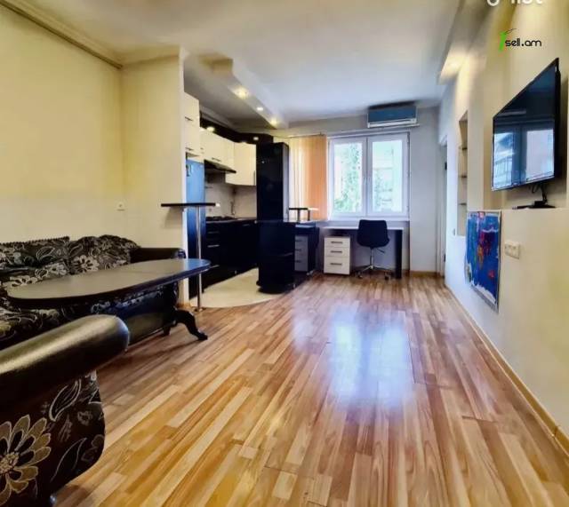 2 սենյականոց բնակարան Սունդուկյան փողոցում, 46 քմ, կապիտալ վերանորոգված, քարե շենք