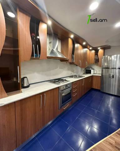 3 սենյականոց բնակարան Եզնիկ Կողբացու փողոցում, 130 քմ, 4/9 հարկ, 2 սանհանգույց, բարձր առաստաղներ