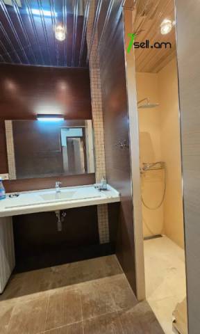 Երկու հարկանի քարե տուն Հայրիկ Մուրադյան փողոցում Արաբկիրում, 460 քմ, 3+ սանհանգույց