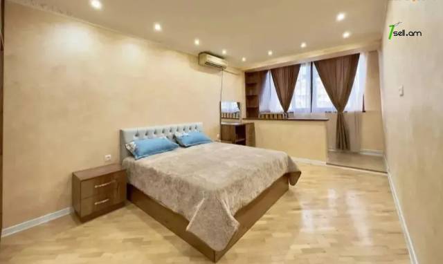 3 սենյականոց բնակարան Նալբանդյան փողոցում, 94 քմ, 2 սանհանգույց, մի քանի պատշգամբ