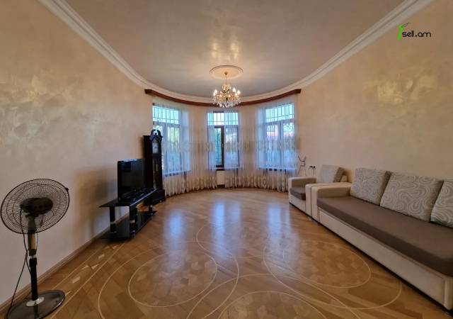 Երեք հարկանի քարե տուն Գևորգ Հովսեփյանի փողոցում Նորք Մարաշում, 1900 քմ, 3+ սանհանգույց