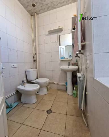 Երկու հարկանի քարե տուն Մելքումովի փողոցում Դավիթաշենում, 400 ք.մ., 2 սանհանգույց