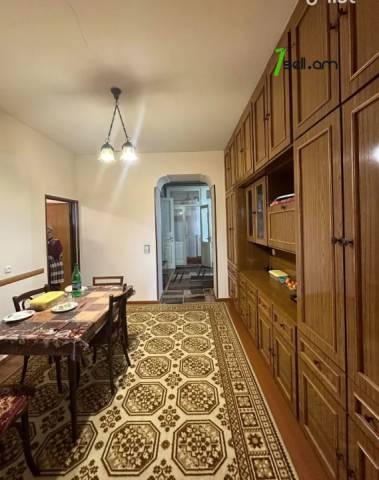 Երկու հարկանի քարե տուն Գրիգոր Զոհրապի փողոցում Աջափնյակում, 294 քմ, 2 սանհանգույց