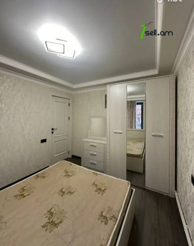 3 սենյականոց բնակարան Մամիկոնյանց փողոցում, 65 ք.մ., 2/5 հարկ, եվրովերանորոգված, քարե շենք