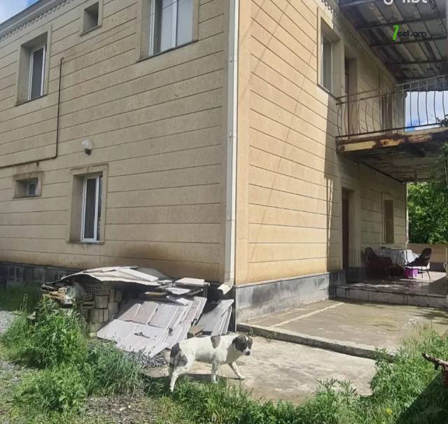 Երկու հարկանի տուն Կնունյանց փողոցում Եղվարդում, 300 քմ, 3+ սանհանգույց, կապիտալ վերանորոգված