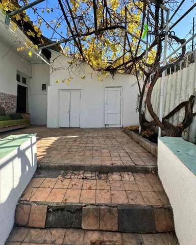 Մեկ հարկանի քարե տուն Սարի Թաղ 1-ին փողոցում կենտրոնում, 205 ք.մ., կոսմետիկ վերանորոգում