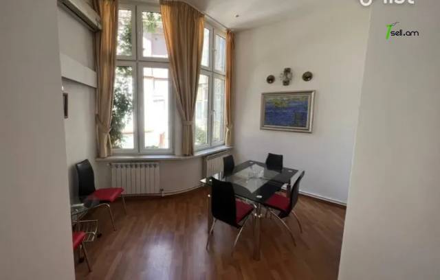 3 սենյականոց բնակարան Աբովյան փողոցում, 72 քմ, 2/4 հարկ, եվրովերանորոգված, քարե շենք