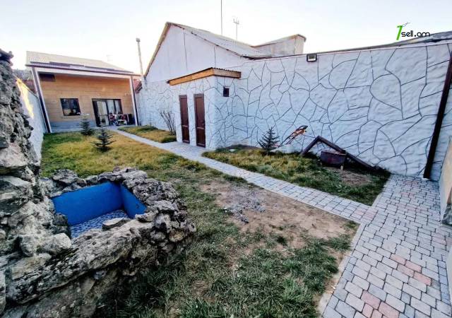 Մեկ հարկանի քարե տուն Ազատամարտիկների փողոցում Էրեբունիում, 380 ք.մ., կապիտալ վերանորոգված