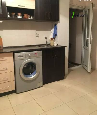 2 սենյականոց բնակարան, Նորաշեն թաղամաս, 60 ք.մ., 7/16 հարկ, կապիտալ վերանորոգված