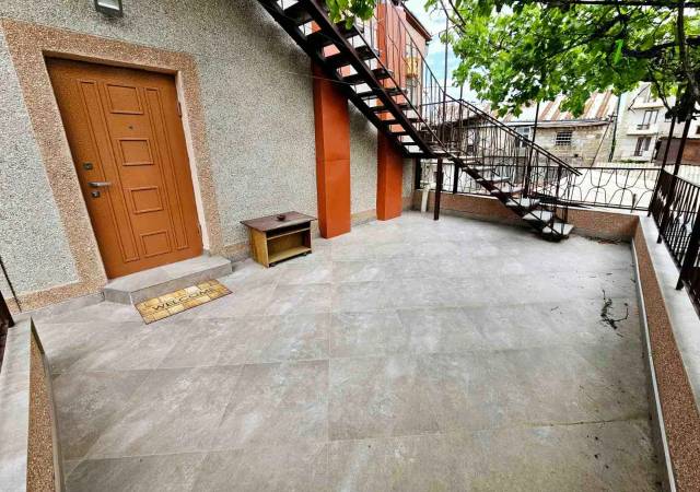 Երկու հարկանի քարե տուն Թավրիզյան փողոցում Արաբկիրում, 400 քմ, 2 սանհանգույց, կապիտալ վերանորոգված